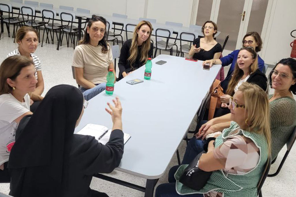 Incontro della Reverenda madre con i dipendenti della scuola